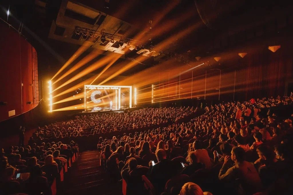 Знаменитые артисты